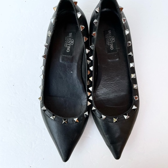 Valentino Garavani Black Flat Shoes Sz 38 $895 MSRP - Picture 2 of 8